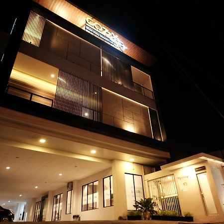 Cozzy Stay Hotel Semarang By Sinergi المظهر الخارجي الصورة